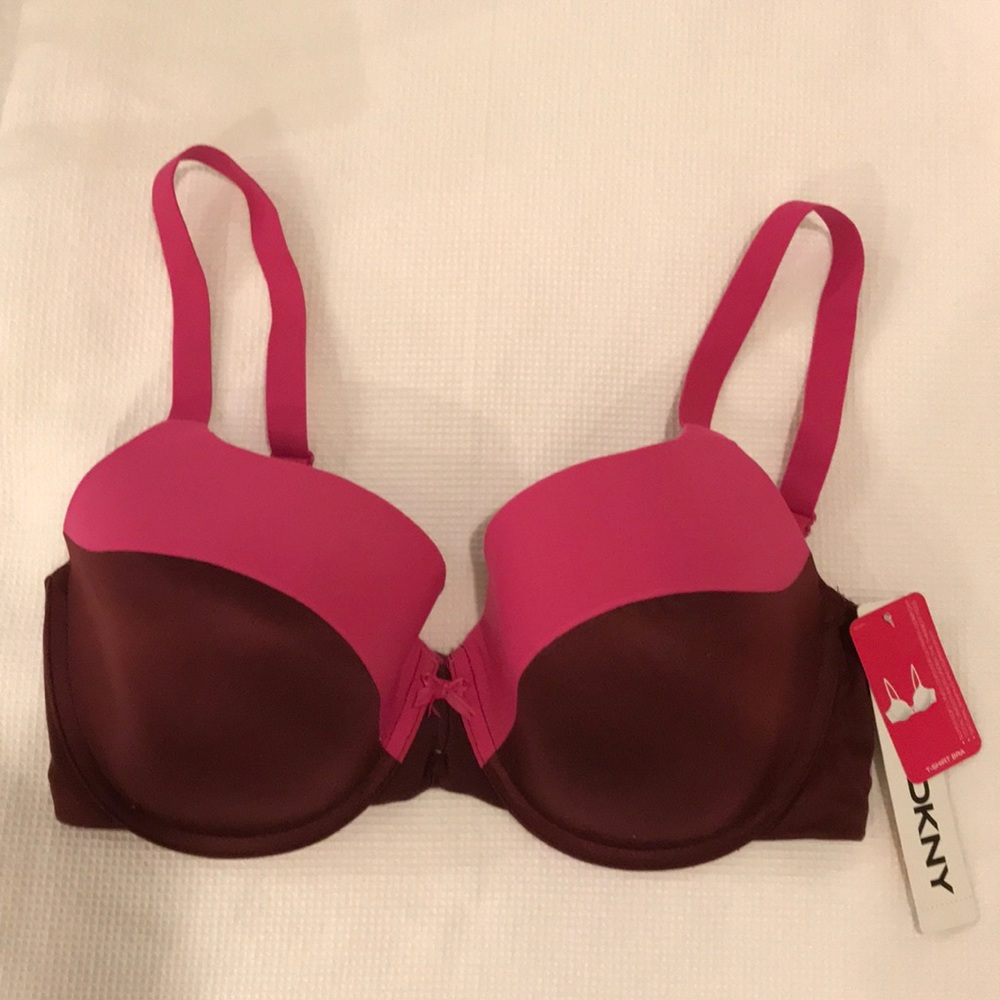 Fun and sporty DKNY T-Shirt Bra - size 34DD NWT
